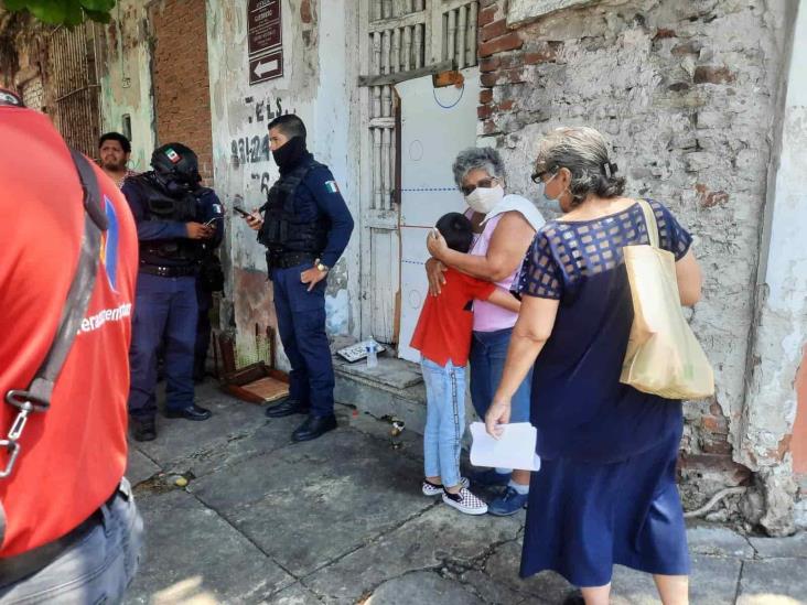 Vuelca automóvil con familia tras ser impactados por camioneta en Veracruz