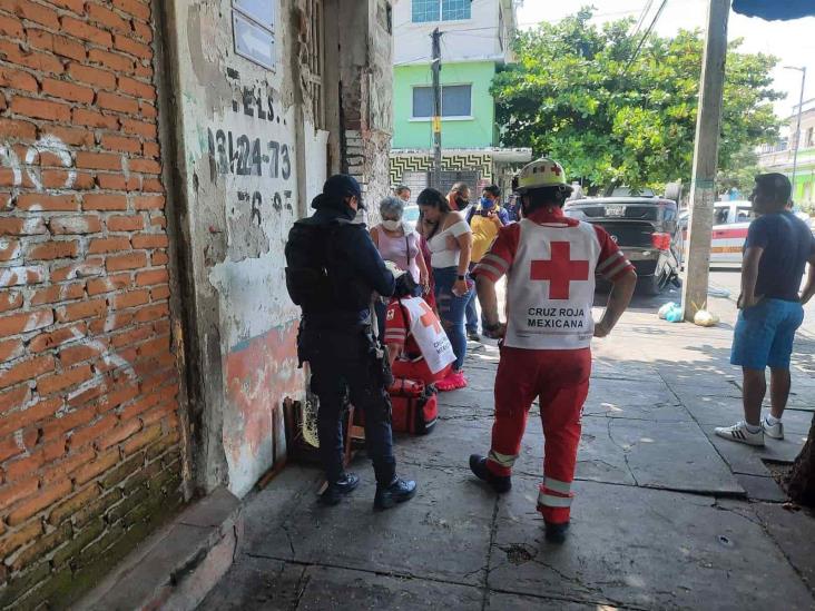 Vuelca automóvil con familia tras ser impactados por camioneta en Veracruz