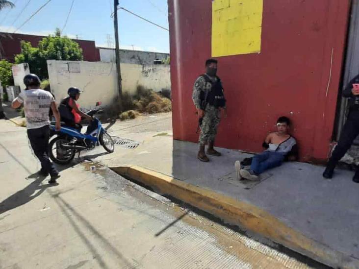 Atrapan y someten a hombre que intentaba robar una motocicleta en Veracruz