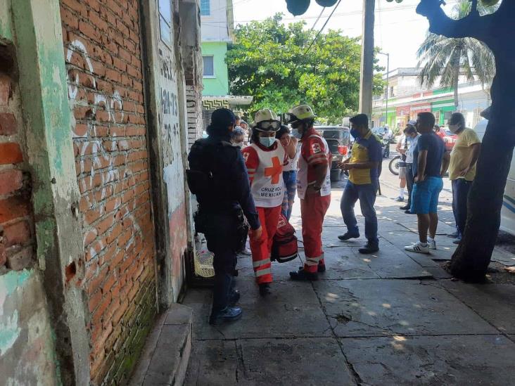 Vuelca automóvil con familia tras ser impactados por camioneta en Veracruz