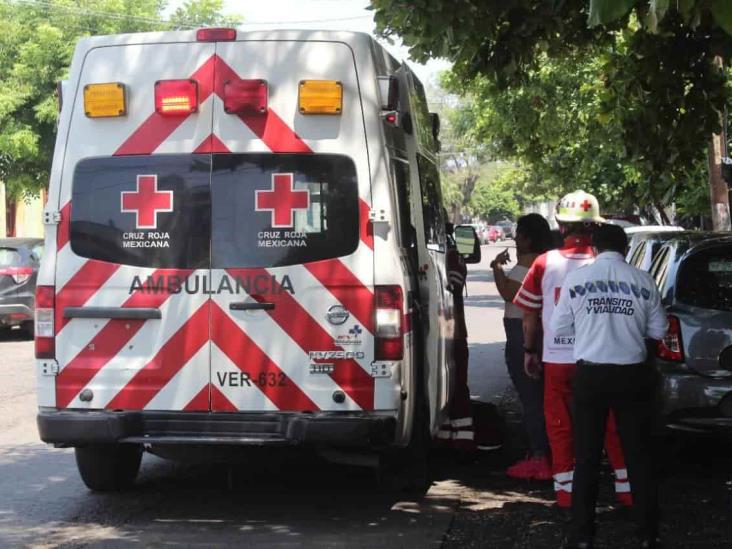 Vuelca automóvil con familia tras ser impactados por camioneta en Veracruz