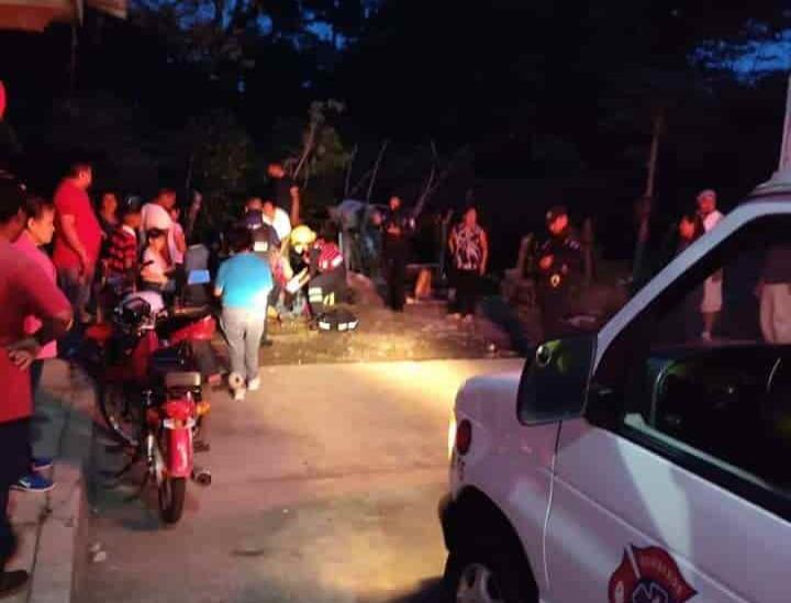 Riña deja a dos hombres heridos a machetazos, en Coatepec