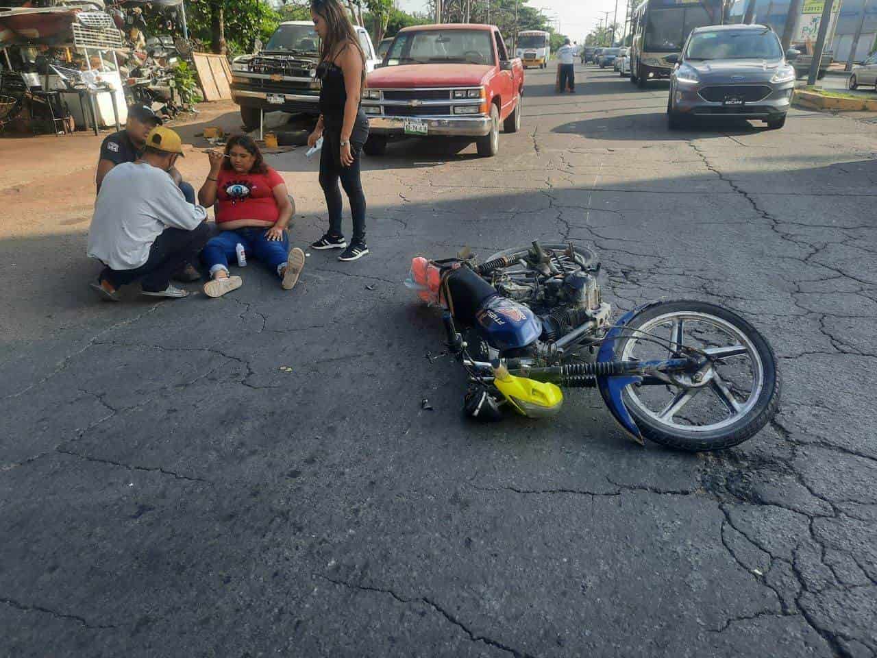 Accidente de motocicleta deja a lesionados en la colonia Cuauhtémoc