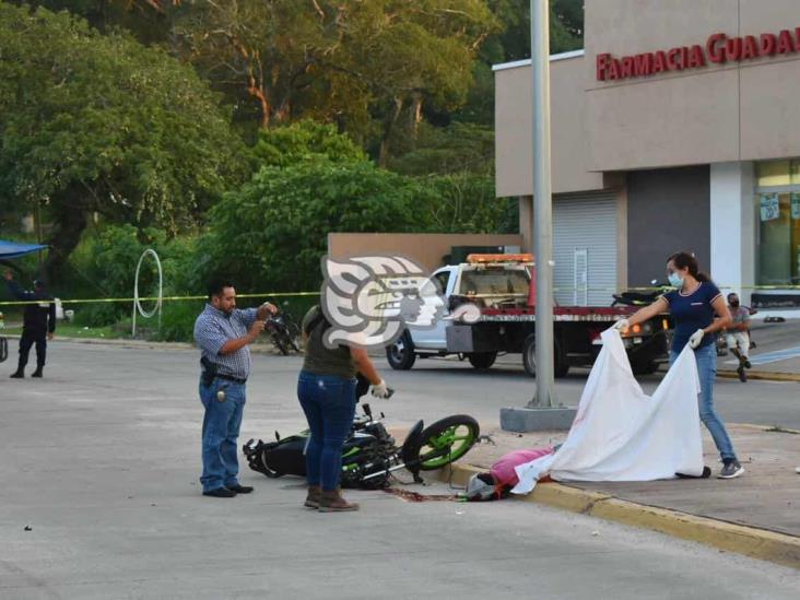 Muere diseñador de modas tras derrapar en boulevard Oluta — Acayucan 