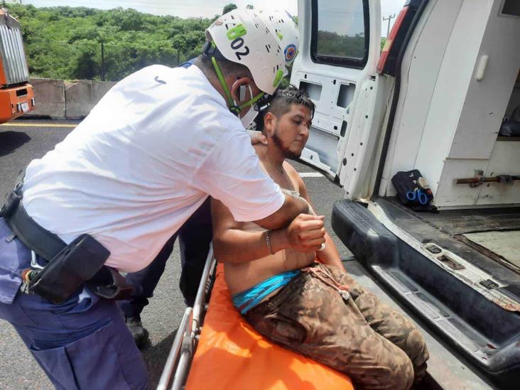 Joven es atropellado por autobús sobre carretera federal Veracruz-Cardel