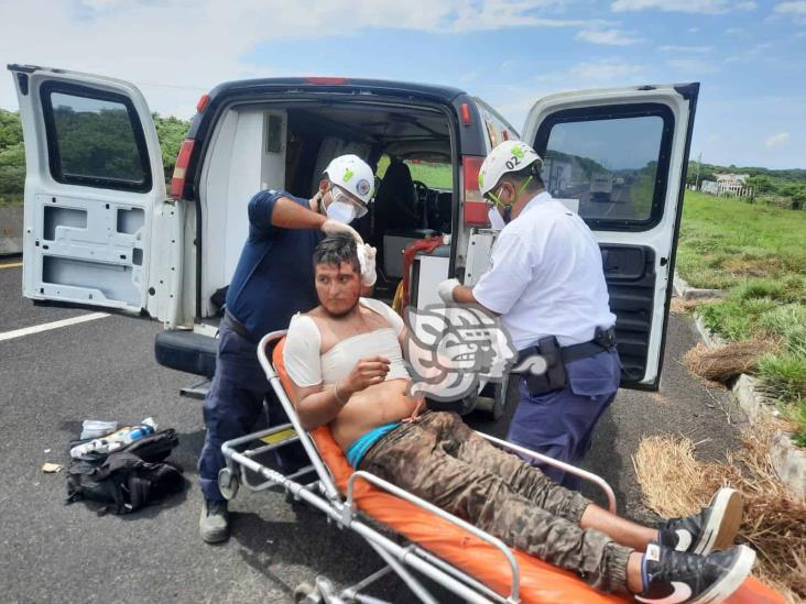 Joven es atropellado por autobús sobre carretera federal Veracruz-Cardel