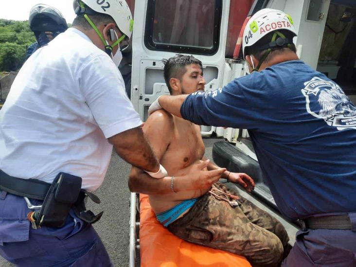 Joven es atropellado por autobús sobre carretera federal Veracruz-Cardel