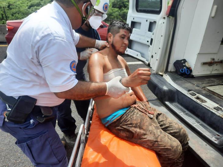 Joven es atropellado por autobús sobre carretera federal Veracruz-Cardel