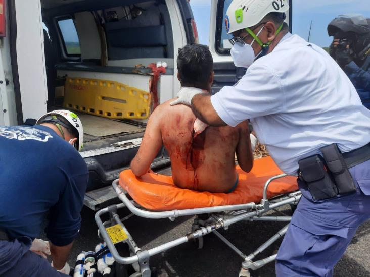 Joven es atropellado por autobús sobre carretera federal Veracruz-Cardel