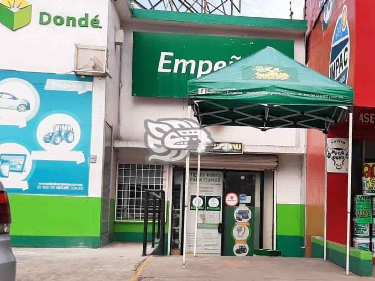 Par de sujetos asaltan casa de empeños en Veracruz