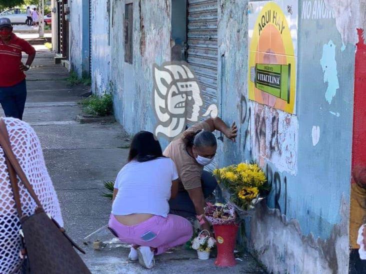 Ciudadanas rinden homenaje a Martha, mujer asesinada por su ex pareja