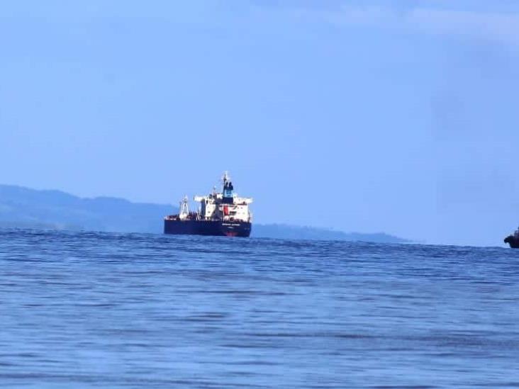 Esperan turno 19 barcos para entrar al puerto de Coatzacoalcos