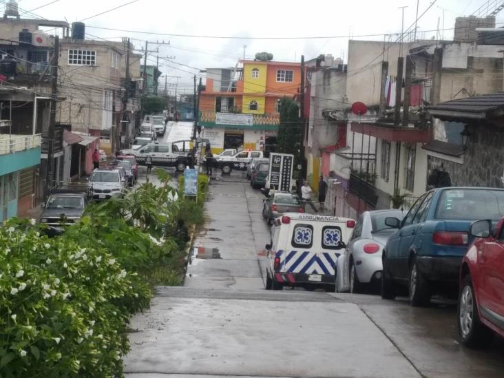 Hombre muere al caer sobre un paso en desnivel en la colonia Encinal, en Xalapa