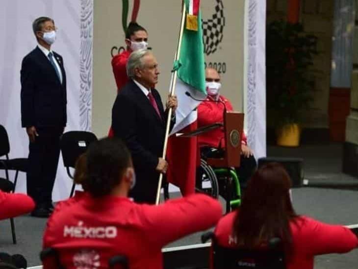 Abandera AMLO a delegación que irá a Juegos Paralímpicos de Tokio