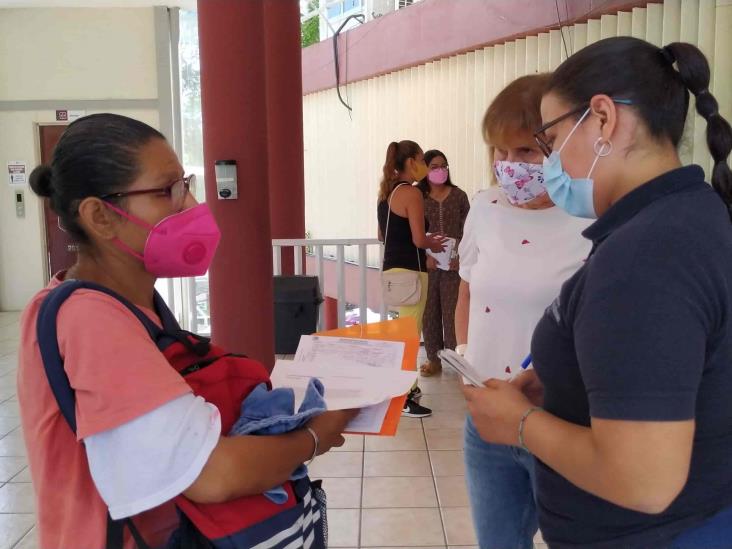 Mujer acusa presunta negligencia médica en IMSS de Poza Rica