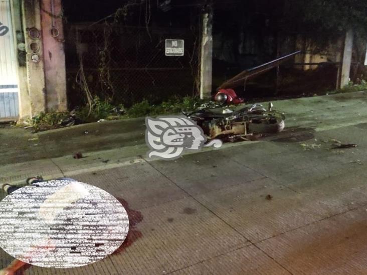 Pareja de motociclistas se mata tras derrapar en la carretera Coatepec-Las Trancas