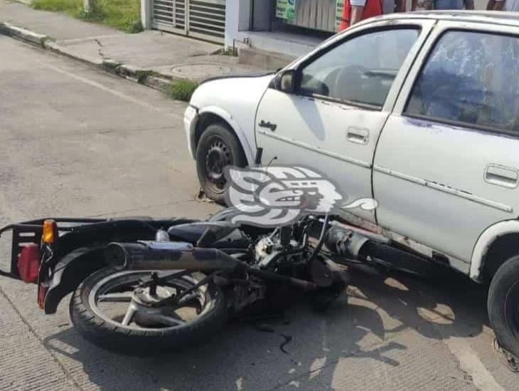 Menor resulta herida en accidente en Lagos de Puente Moreno