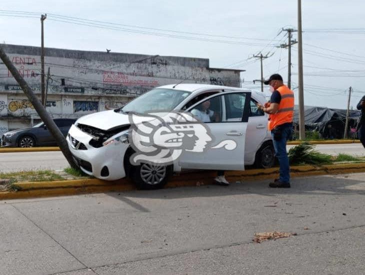 Choque frente a la central camionera en Coatzacoalcos