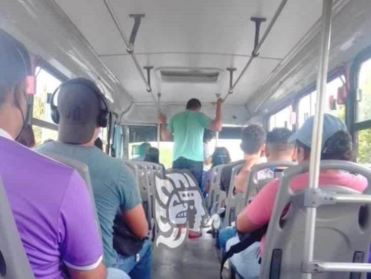 Por Covid, autobuses en Veracruz y Boca repletos pese a decreto