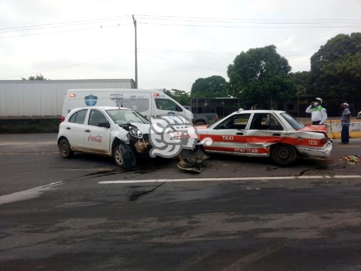 Choque sobre la Transístmica en Sayula deja un herido