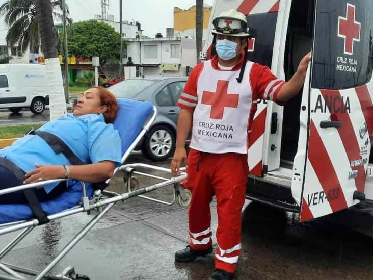 Mujer derrapa tras viajar a exceso de velocidad en fraccionamiento de Veracruz