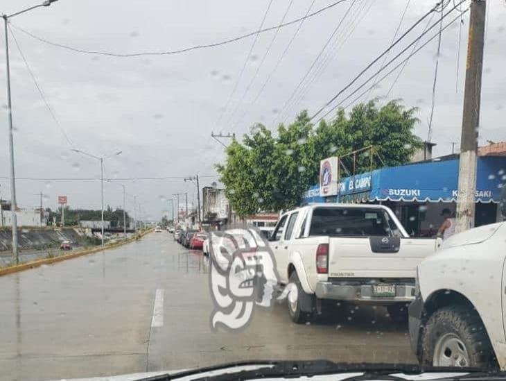 Hasta tres horas en fila para conseguir tanque de oxígeno en Minatitlán