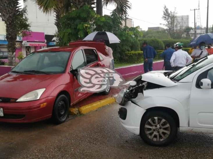 Tres choques a causa de mal tiempo en Coatzacoalcos