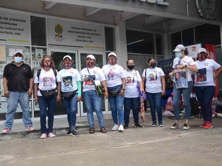 Madres de desaparecidos se manifiestan afuera de la Fiscalía Regional
