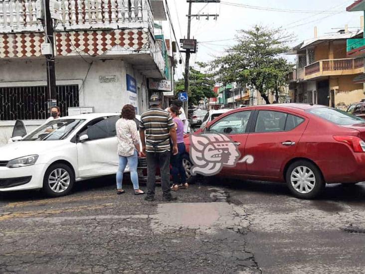 Se registra accidente entre dos unidades en centro de Veracruz