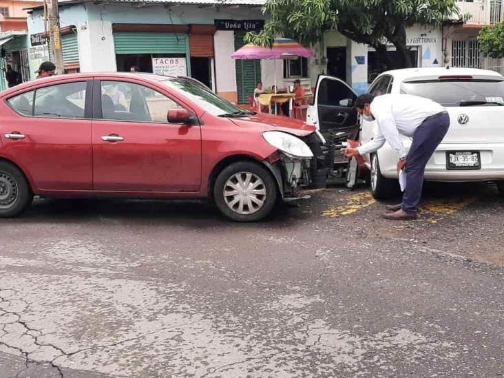 Se registra accidente entre dos unidades en centro de Veracruz