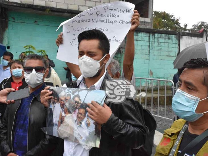 Previo a llegada de AMLO, exigen justicia por crimen de Jacinto Romero