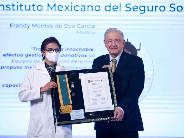 Entregan condecoración Miguel Hidalgo a personal médico al frente de la pandemia