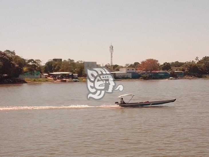 Registra creciente el río Coatzacoalcos, en Jesús Carranza