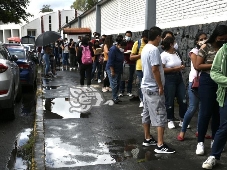 Responde la ‘chaviza’ en Xalapa; largas filas para vacunación