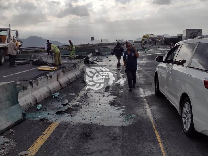 Vuelca camión en el libramiento Xalapa-Perote; muere su conductor