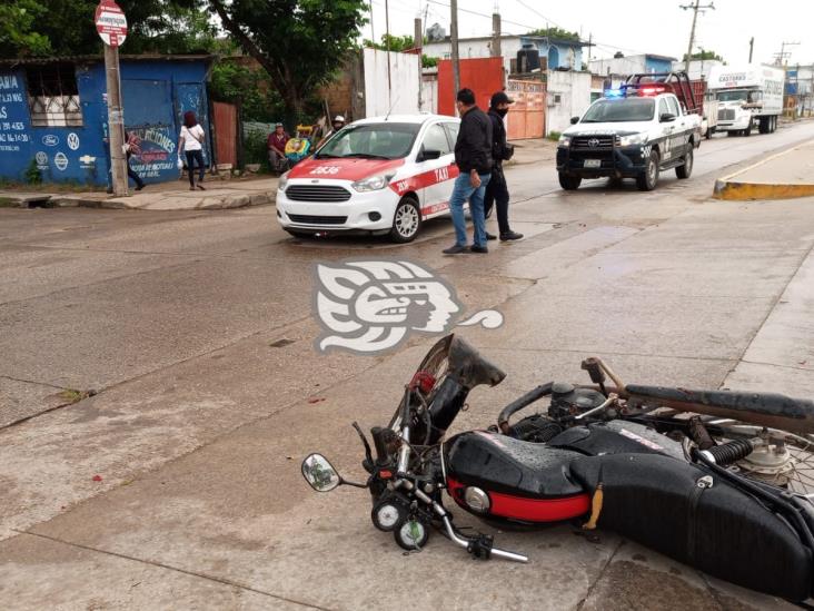 Motociclista lesionado al chocar contra motociclista en Coatzacoalcos