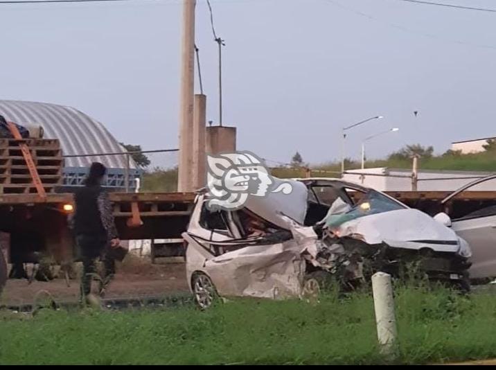 Fuerte accidente frente al batallón de El Lencero; una mujer fallecida