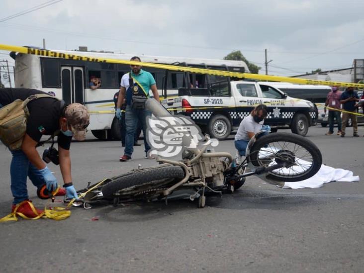 Motociclista es aplastado por camión de carga en Zona Industrial de Veracruz