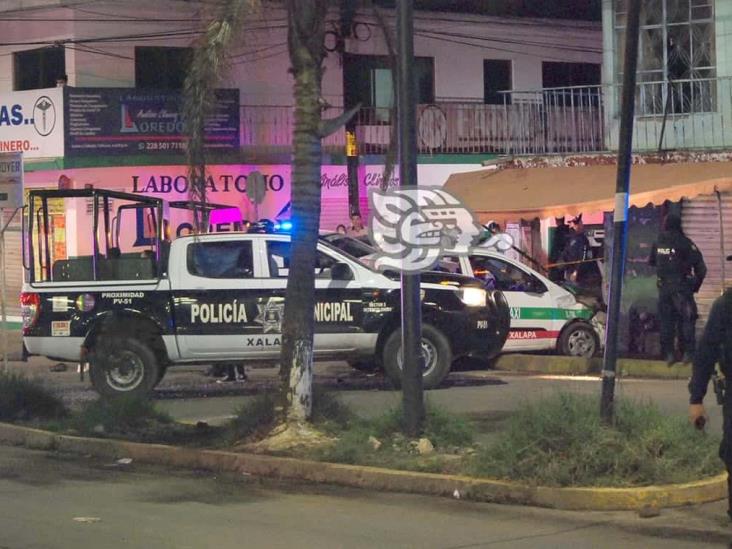 Choque entre patrulla y taxi en Xalapa deja al menos cuatro heridos