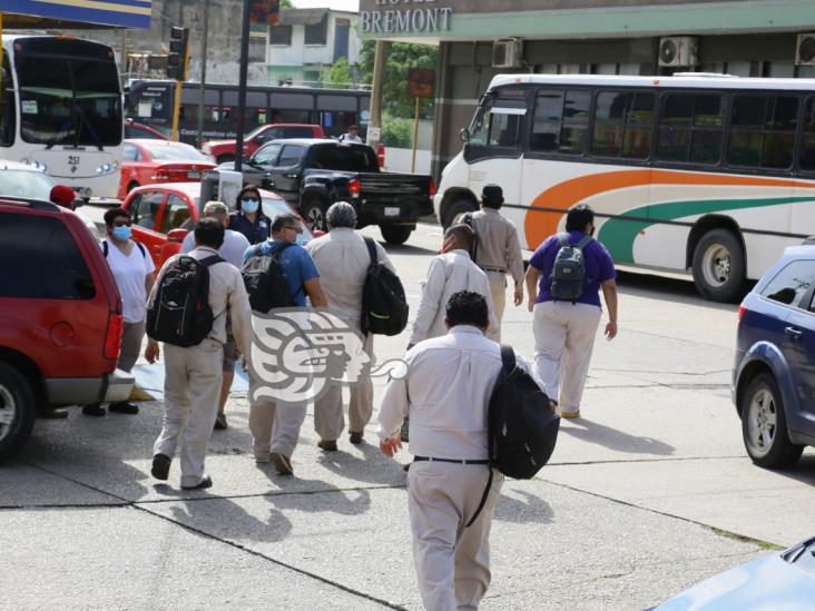 Pemex llama a empleados a reactivar labores en áreas operativas