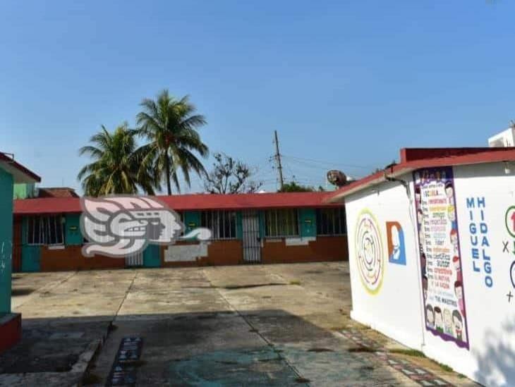 Primaria de Coatza, sin actividades por robo de cableado y falta de agua