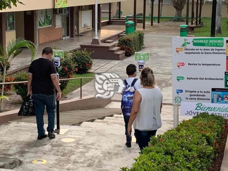 Con sana distancia, inician clases presenciales en Veracruz