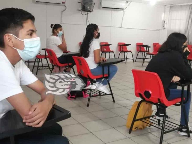 Implementan proyecto de aula híbrida en secundaria de Coatzacoalcos