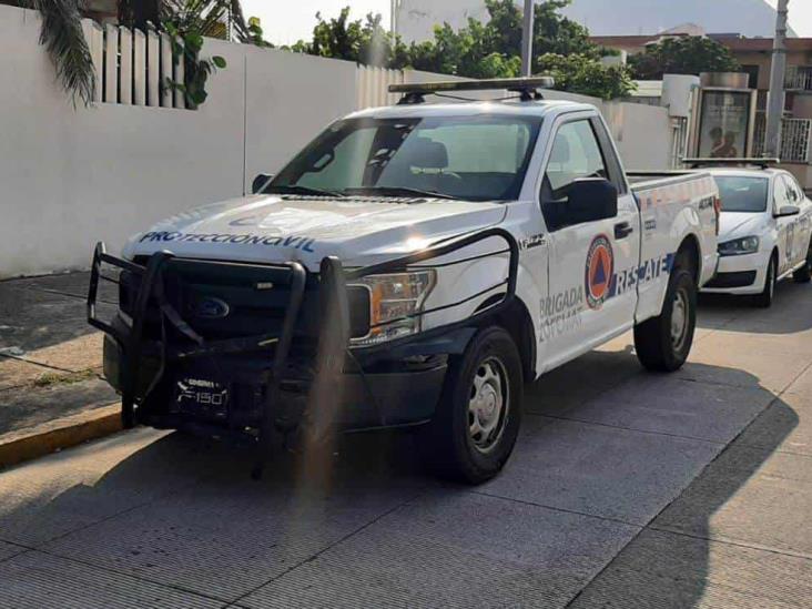 Fuerte percance entre dos unidades deja daños materiales en Boca del Río