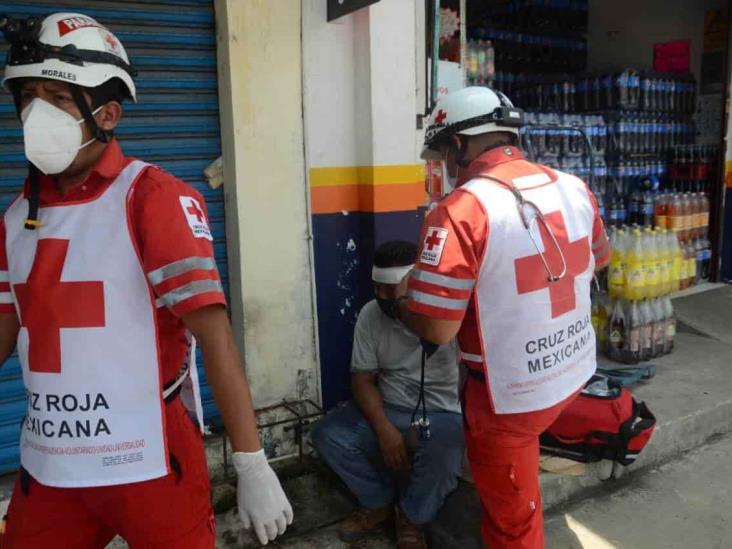 Se lesiona la cabeza al caer de una escalera en la zona de mercados