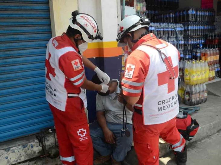 Se lesiona la cabeza al caer de una escalera en la zona de mercados