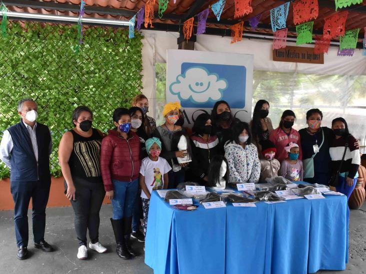 Entregan pelucas oncológicas a niños con cáncer en Orizaba