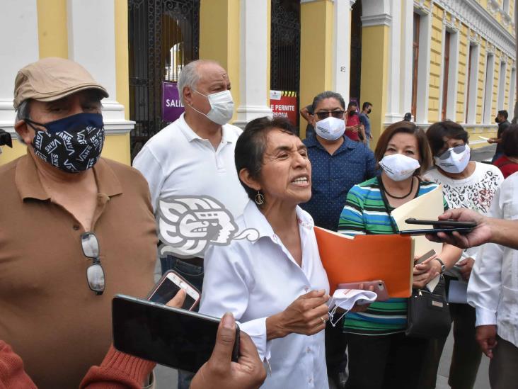 Con caravana, jubilados protestan contra pago de pensiones en UMAs