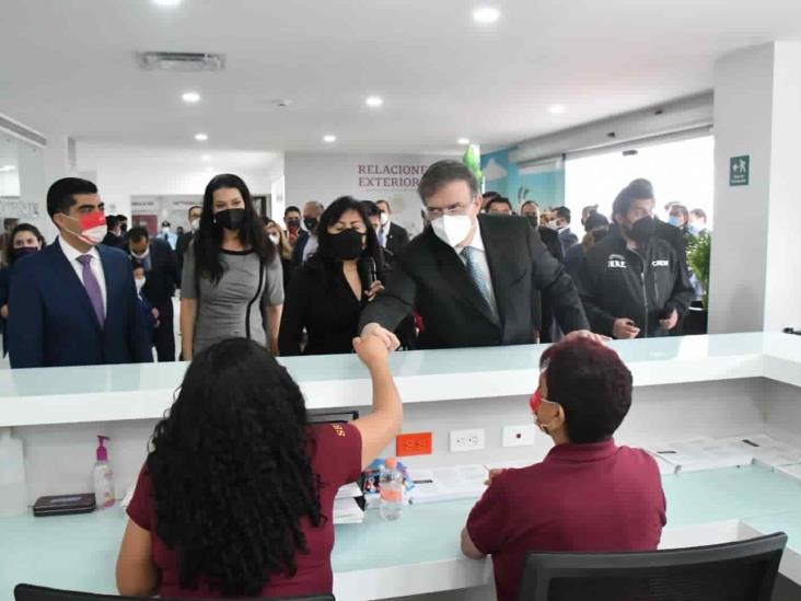 Marcelo Ebrad inaugura oficinas de pasaporte en Puebla