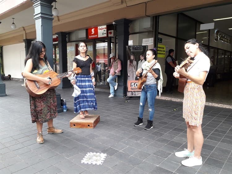 ¡Fandanguera de corazón! Maura mantiene vivo el Son Jarocho en Xalapa